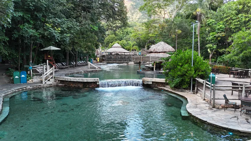 O caminho da água: das águas termais de Rio Quente ao litoral da Costa do Sauípe